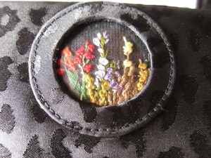 メイクポーチ　刺繍