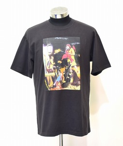 UNDERCOVER（アンダーカバー）UC1D2809 ネオ・ラウシュ プリント クルーネック 半袖 Tシャツ S/S TEE ロゴ ロゴNeo Rauch VG Bild-Kunst　