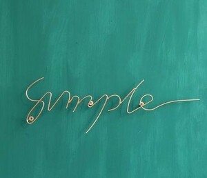 壁掛けオブジェ ワイヤー simple 筆記体 (ゴールド)