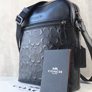 近年モデル 極美品 コーチ COACH サコッシュ ショルダーバッグ エンボス 型押し レザー 黒 斜め掛け クロスボディ シグネチャー メンズ