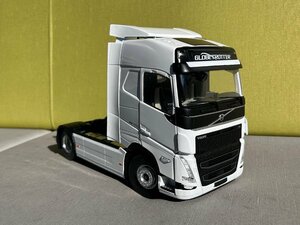 solido 1/24 Volvo FH16 Globetrotter XL 2022　ホワイト　ボルボ　トレーラーヘッド