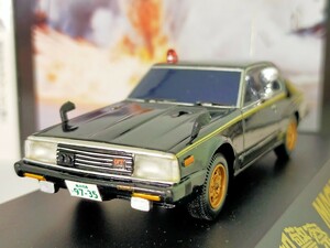 スカイネット 1/43 西部警察 大門軍団 マシン.X ニッサン C211 スカイライン ジャパン 2000 ターボ GT-ES 黒/金ストライプ 覆面パトカー 