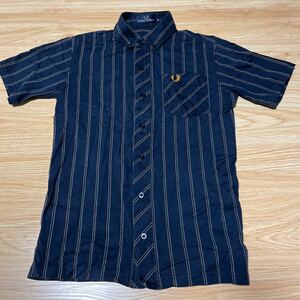 FRED PERRY 半袖シャツ Sサイズ