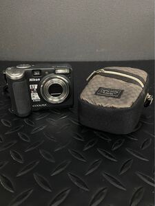 D653★Nikon ニコン COOLPIX P50 クールピクス ブラック デジタルカメラ 乾電池式 動作未確認 ジャンク品