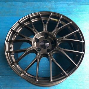 （10S-4）新品ENKEI PFM1 サイズ18x8.5J OFF35 H5 PCD114.3 ハブ径約68mm 一本のみ　画像でご判断！