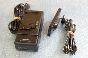 SANYO サンヨー VAR-31　充電器 アダプター コネクター　8ミリビデオカメラ用 通電確認のみ#TS159