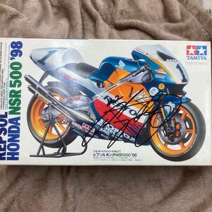 タミヤ 1/12 レプソル ホンダ NSR500 ’98 岡田忠之サイン入り