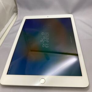 821 Apple iPad (5th generation) Wi-Fi 32GB SILVER A1822 Apple SIMフリー 