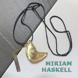 ◆ミリアムハスケル：フォーチューンクッキーのペンダント：ヴィンテージコスチュームジュエリー：Miriam Haskell