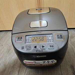 【匿名配送】 ZOJIRUSHI マイコン炊飯ジャー 3合炊き　NL-BU05【コード&説明書なし】@SE