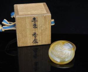 鳳】中国古玩 唐物 瑪瑙 　唐花草紋 　円形　 香合 　細密細工 時代物 極上品　共箱　美品