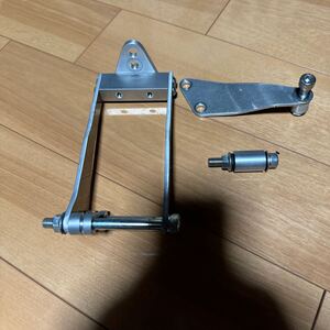 グロムJC92用ステアリングダンパーブラケット　ワンオフで作って頂きました。