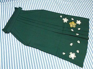 おしゃれな女性用袴 中古　お安くどうぞ(天-30)