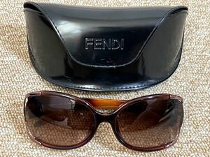 H273☆送料無料☆美品 FENDI/フェンディ『FS427AF 215 60□16 130 COLD INSERT/コールドインサート』ズッカ柄 サングラス ケース付 現状品