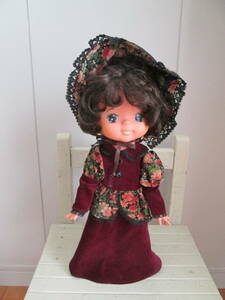 昭和レトロ　1970年代のお人形・ドール　抱き人形☆上品なロングドレスのお人形　ふんわり帽子にロングヘアーの女の子