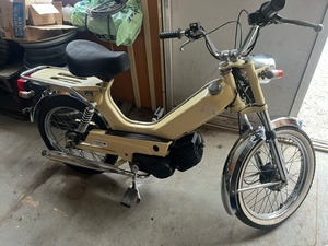 トモス千葉県　トモス　TOMOS クラッシック1 クリーム色　展示にも　おしゃれな　バイク　気持ちいい走り　必ず商品説明文読んでください。