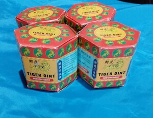 タイガーオイント TIGEROINT 赤 19.4g 4個セット　ハッカ油 マッサージオイル リラクゼーション