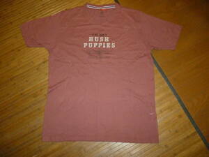 22-125♂：Hush Puppies　ハッシュパピー　ワッペン付きTシャツ　ブルーメート　size.LL　色.小豆　