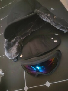 未使用スキー、スノボ用マスク付き帽子と軽く柔らかい眼鏡