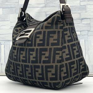 1円■美品■FENDI フェンディ ズッカ柄 マンマバケット キャンバス×レザー ワンショルダーバッグ 肩掛け ハーフムーン アクセサリーポーチ