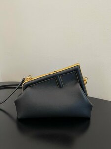 ●極美品●新品同様●未使用 【Fendi】 [ フェンディ] ショルダーバッグ ハンドバッグ