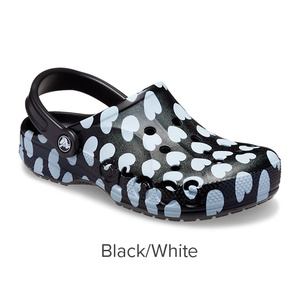 25cm クロックス バヤ シーズナル プリンテッド クロッグ ブラック ホワイト ハート BAYA SEASONAL PRINTED CLOG Black White M7W9 新品