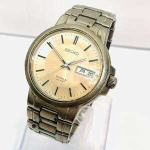 ☆軽くて強くてサビにくい！ 現在稼働 SEIKO セイコー TITANIUM チタニウム 7N43-7B80 デイデイト 文字盤色褪せ有 白 ホワイト【B17452YM】