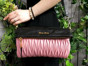 ●超美品●miu miu ミュウミュウ●マテラッセ●ロゴ金具●ナッパ レザー 本革●2way セカンド クラッチ バッグ●黒 ピンク●G金具●Js47500