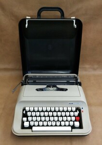 Olivetti　 オリベッティ　 タイプライター　 Olivetti　LETTERA34　 レトロ　 アンティーク　手動式　スペイン製