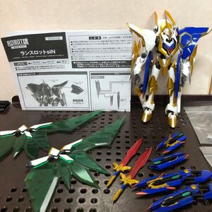 200 [FIG] ROBOT魂 (SIDE KMF) ランスロットsiN コードギアス 復活のルルーシュ 完成品 バンダイスピリッツ フィギュア バンダイ 模型