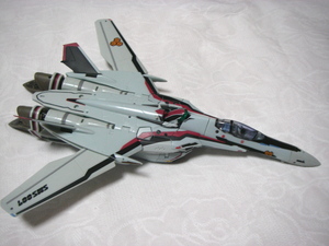 DX超合金 VF-25F メサイアバルキリー 早乙女アルト機 超時空要塞 マクロスフロンティア BANDAI 変形ロボット おもちゃ メカ