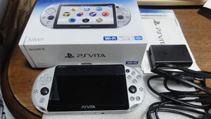 ●PSVita PS Vita PCH-2000 ZA25 シルバー 本体美品●