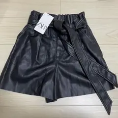 ZARA ザラ フェイクレザー ショートパンツ