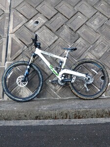 TA139 自転車 commencal コメンサル トライアル　オフロード フレームSサイズ F3ｘR9= 27段　引き取り限定　