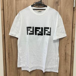 正規品　FENDI フェンディ　ブローチ付Tシャツ