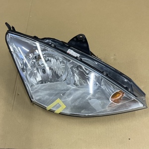 中古 ford フォード フォーカス 純正 右ヘッドライト　2M51-13W029