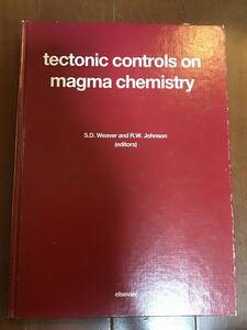 古い洋書　マグマ化学構造制御　tectonic controls on magma chemistry Edited by S.D Weaver and R.W Johnson elsevier