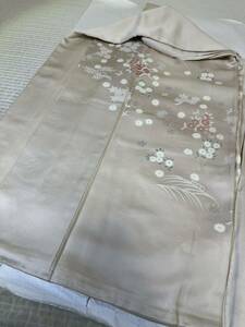 訪問着　正絹　ぼかし　刺繍　花　華　紅葉　草葉　ベージュ地　着物　和服　和装　着物コーデ　リメイク　染め替え　衣装　百貨店　高級