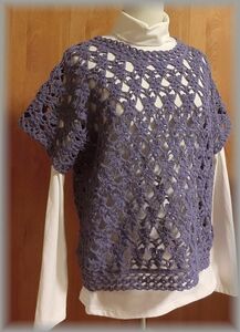 ：手編み：スミレ模様の半袖プル 菫色 綿100％使用 ハンドメイド かぎ針 オーバーサイズ LL 編み物 City COTTON使用