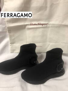 FERRAGAMO スニーカー サイズ22.5cm 定価7.7万円 2回使用のみ