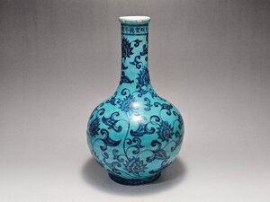 孔雀藍釉 染付 纏枝花紋 花瓶「大明宣徳年製」銘 時代唐物 高さ約22.8cm / 明清時代 花瓶 飾瓶 花插 花器 唐物 人間国宝 李朝 高麗 古玩