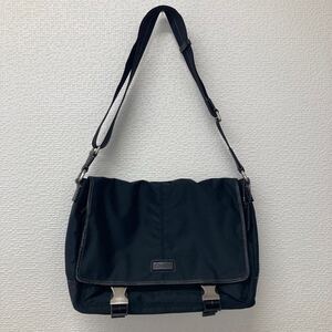 COACH ショルダーバッグ コーチ 斜め掛け メッセンジャーバッグ チャーム付 ポケット多数 PC iPad ペットボトル 通勤 通学 散歩 旅行 黒