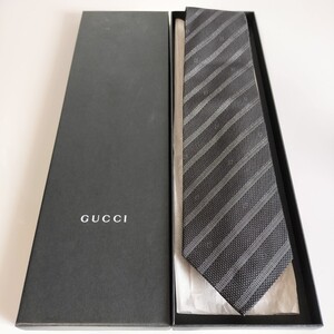 グッチ（GUCCI）グレーストライプ透かしGGロゴネクタイ