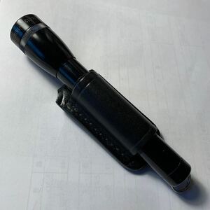 MAGLITE ミニマグライト 純正ホルスター(単3電池)サイズ 希少終売品 少使用美品 made in USAアメリカ製 フラッシュライト用ホルダー