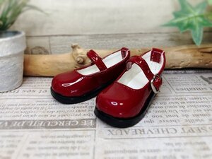 ●ストラップドールシューズ＊エナメルレッド＊MDDサイズ【ドール靴の内寸：縦 約6.0cm / 横 約2.5cm】