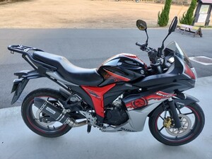 スズキ GIXXER150SFsp ジクサー150 機関良好 自賠責令和10年11月 岡山市発 wiruswinマフラー 個人出品 燃費50 車体 大型リアキャリア付