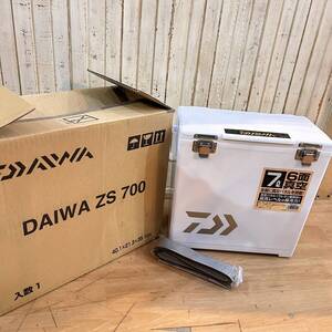 使用数回美品 daiwa / ダイワ zs700 6面真空クーラーボックス ホワイト ７L 釣り 釣り道具 保冷 used