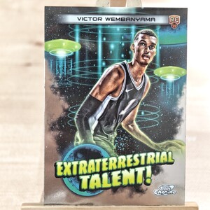 ビクター・ウェンバンヤマ 2023-24 Topps Cosmic Chrome Extraterrestrial Talent Victor Wembanyama RC サンアントニオ・スパーズ