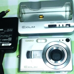 【送料無料・訳あり品】CASHIO EXILIM EX-Z40 400万画素　AC電源・充電スタンド付き