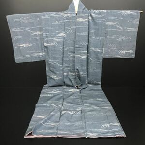 着物 リメイク素材 縮緬　身丈 152cm 裄 62.5cm 袖丈 45cm 前巾 25cm 後巾 30cm　たとう紙付き 【J403-084#100】